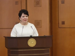 Айсен Николаев вручил государственные награды матерям Якутии