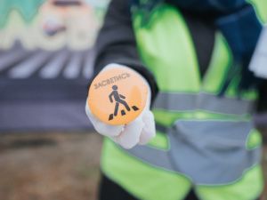 Маленьким горожанам раздадут светоотражающие значки