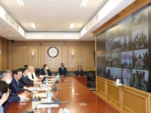 Глава Якутии рассмотрел первоочередные меры по предупреждению распространения коронавируса в районах республики