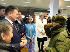 Якутского бойца в аэропорту встретили мама и министр