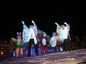 Праздничное шествие автоколонны состоялось впервые на зажжении новогодней ёлки Якутска