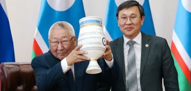 Заслуги бывшего главы Якутии отметили Госпремией республики