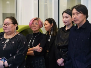 В SMART-библиотеке Якутска открыли стенд выдающегося писателя Николая Неустроева