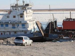 На переправе Жатай-Техтюр на реке Лене начались грузовые перевозки