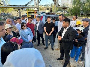 Евгений Григорьев обсудил с жителями Октябрьского округа проект благоустройства дворовой территории