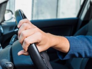 Мужчина на угнанной машине поехал в Якутск, но перепутал дороги и направился в село Улахан-Ан, по пути попал в ДТП