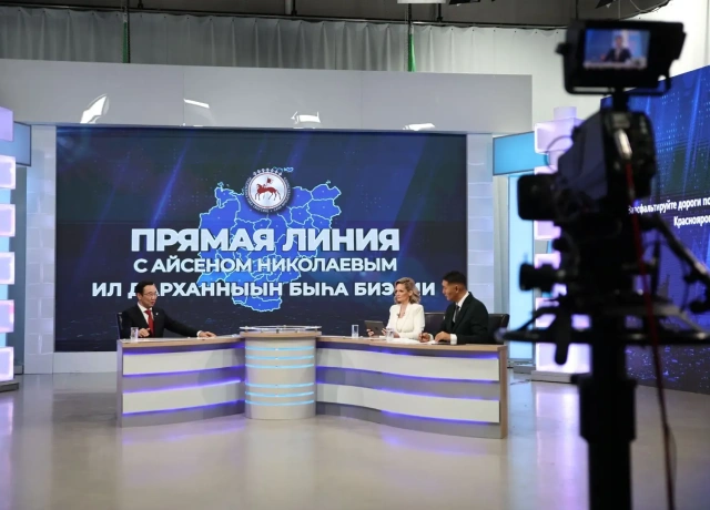 Более 1700 вопросов задали якутяне Айсену Николаеву в ходе «Прямой линии»