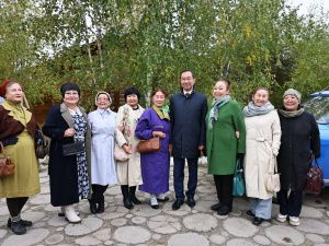 Айсен Николаев возложил цветы к памятнику основателя Якутска