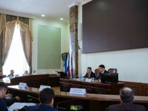 Дмитрий Садовников поручил обеспечить подачу тепла во все жилые дома Якутска ко Дню города