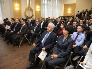 Айсен Николаев открыл деловую сессию «Инвестируй в Якутию» в Москве
