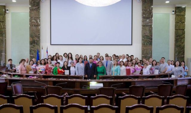 В Якутске поздравили работников здравоохранения в преддверии Дня медицинского работника