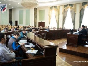 Власти Якутска обсудили вопрос содержания придомовых территорий многоквартирных домов