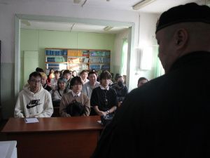 Студентам Якутского технологического техникума провел урок мужества сотрудник ОМОН