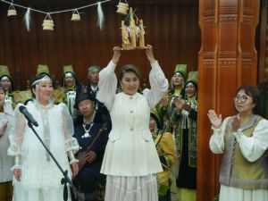 Якутск принял символ «Ытык бэлиэ» республиканского ысыаха к 125-летию С.А. Зверева-Кыыл Уола