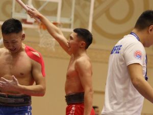 Айсиэн Мигалкин и Артем Ветров стали абсолютными чемпионами Якутии по мас-рестлингу