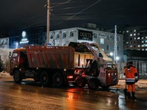 «Якутдорстрой» проводит противогололедные мероприятия в круглосуточном режиме