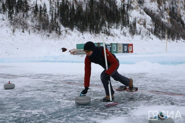 В Якутии провели турнир по кёрлингу с видом на Ленские столбы