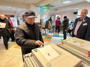 Дмитрий Садовников одним из первых проголосовал на выборах президента РФ