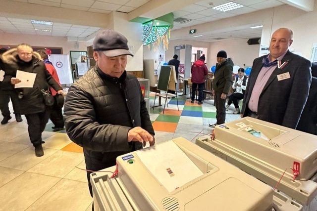 Дмитрий Садовников одним из первых проголосовал на выборах президента РФ