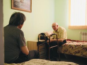 Сардана Авксентьева посетила частный пансионат для престарелых