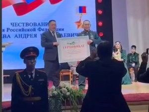 Андрея Григорьева наградили сертификатом на покупку квартиры