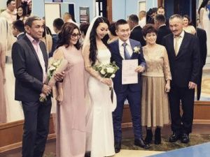 Фотофакт: боксер Василий Егоров женился