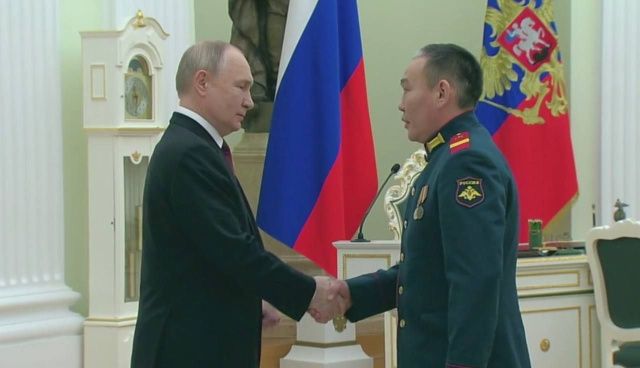 Президент России вручил высшую государственную награду якутянину