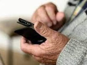 Аферисты убедили 73-летнего инженера из Якутска взять в кредит 340 тысяч рублей и отправить на их счет