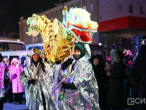 Фоторепортаж: зажжение новой новогодней ёлки в Якутске