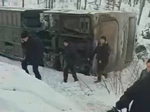 Видео: автобус с людьми перевернулся в Нерюнгринском районе UPD