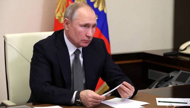 Путин подписал закон, позволяющий ему вновь баллотироваться на пост президента