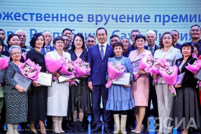 Глава Якутии поздравил с Днем профсоюзного работника в республике