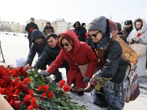 Представители национальных общин Якутии возложили цветы в память о жертвах теракта в Подмосковье