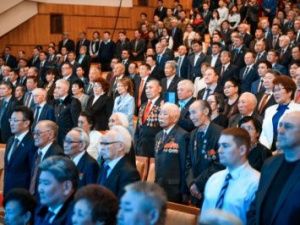 Выступление Айсена Николаева на торжественном заседании общественности