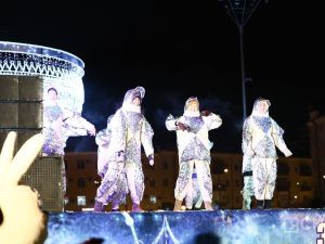 Фоторепортаж: зажжение новой новогодней ёлки в Якутске