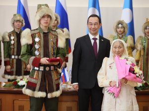 В День 100-летия республики Айсен Николаев вручил государственные награды