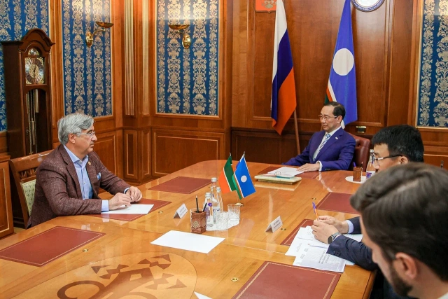 Айсен Николаев встретился с заместителем премьер-министра Республики Татарстан Василем Шайхразиевым