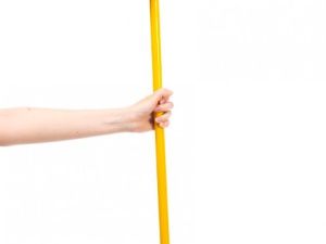 Удар шваброй и поездка в больницу: как алданские полицейские раскрыли обстоятельства конфликта в День влюбленных