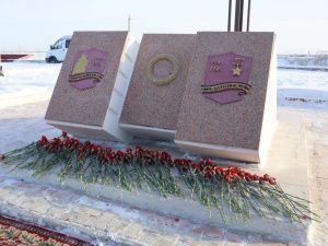 Якутяне возложили цветы к мемориальной плите «Город-герой Сталинград»