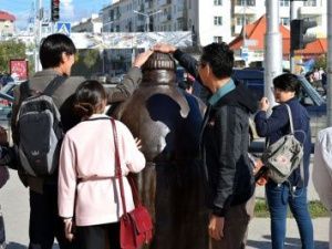 Памятник дворнику в Якутске вошел в число финалистов конкурса «СкульпТУТУра»