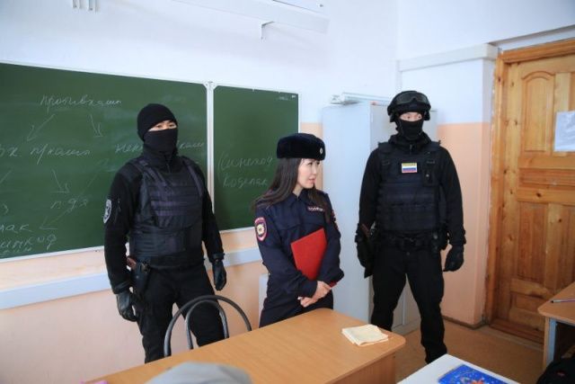 В студенческом общежитии искали наркотики