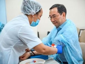 Айсен Николаев с супругой сдали анализы на онкомаркеры