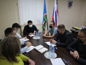 Евгений Григорьев провел выездное совещание в Промышленном округе