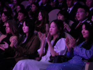 Евгений Григорьев вручил стипендии 100 лучшим школьникам на Елке главы Якутска