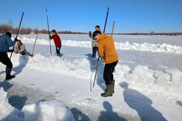 Состязания по якутской рыбалке «куйуур» прошли в Амгинском районе