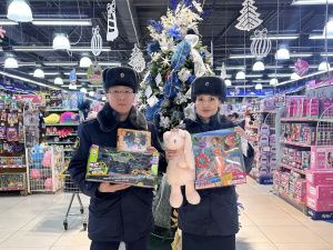 Сотрудники следственного изолятора приняли участие в акции «Елка желаний»