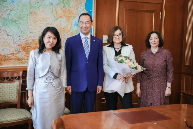 Событие: Айсен Николаев встретился с директором Третьяковской галереи Зельфирой Трегуловой