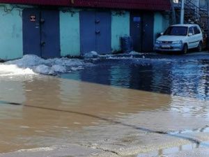 Крик о помощи: В Якутске затопило дом пенсионерки с больным ребенком