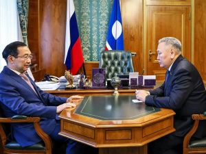 Айсен Николаев провел встречу с сенатором от Якутии Сахамином Афанасьевым