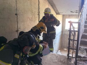 В Якутске пожарные отработали тушение пожара в 16-этажном доме: спасли «пострадавших» и проверили готовность к ЧС